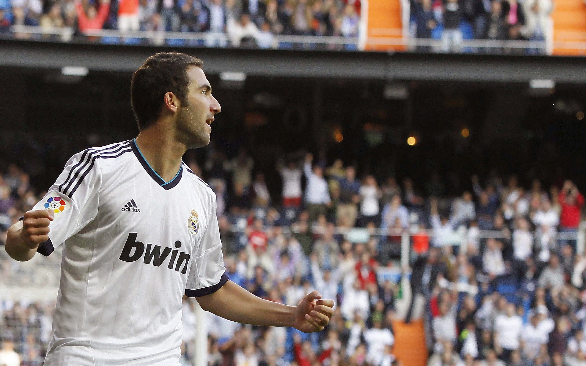 “德甲豪强鏖战，实力展现令人震撼”，意甲豪强