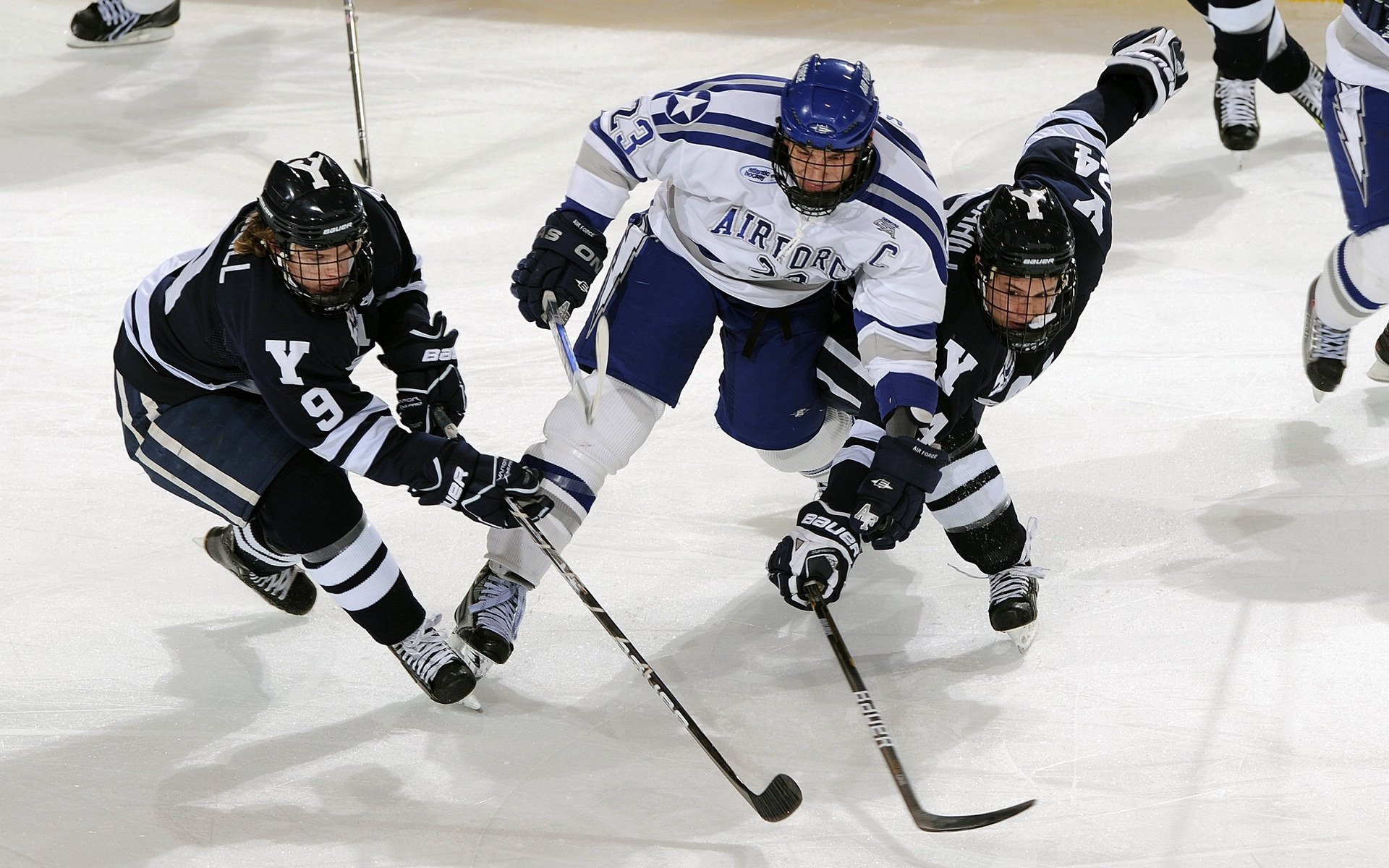 《跨界合作报道：电竞产品厂商与传统品牌的战略合作》，电竞合作官宣